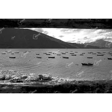 Geometrie in Bianco e Nero: Il Silenzio di Santa Croce