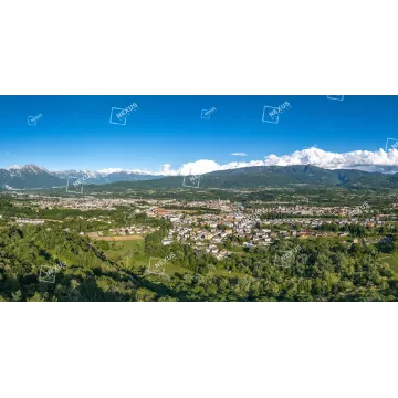 I Mille Volti di Belluno: Il Mosaico di Luce
