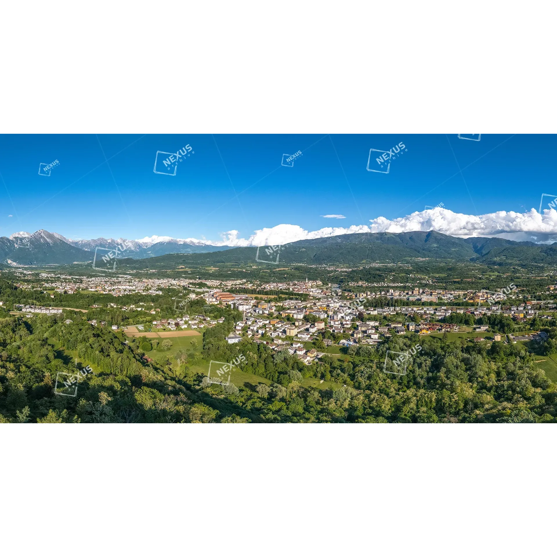 I Mille Volti di Belluno: Il Mosaico di Luce