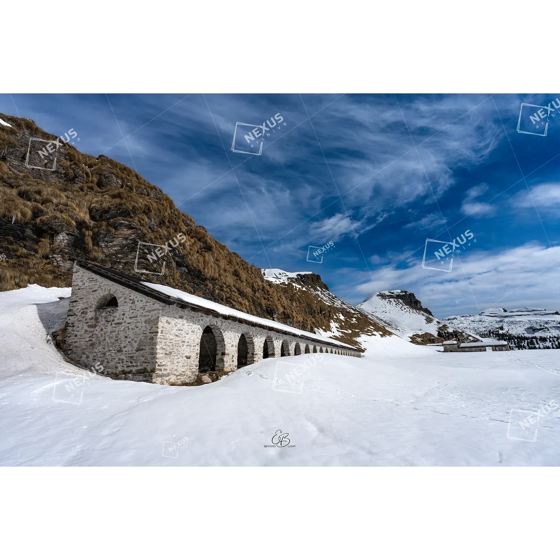Echi d'Estate nel Silenzio Bianco: I Piani Eterni