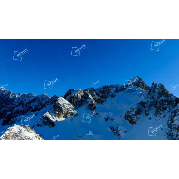 Vetta di Luce: Il Faloria sotto il Cielo Terso
