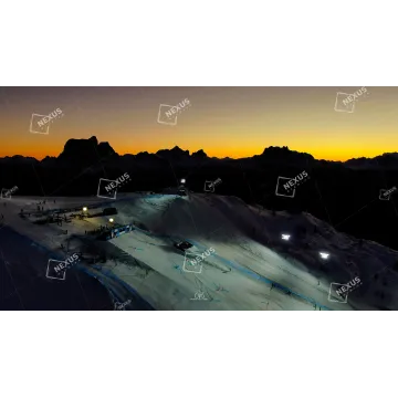 L'Arena tra le Ombre: La Pista del Faloria e l'Ultimo Fuoco del Tramonto