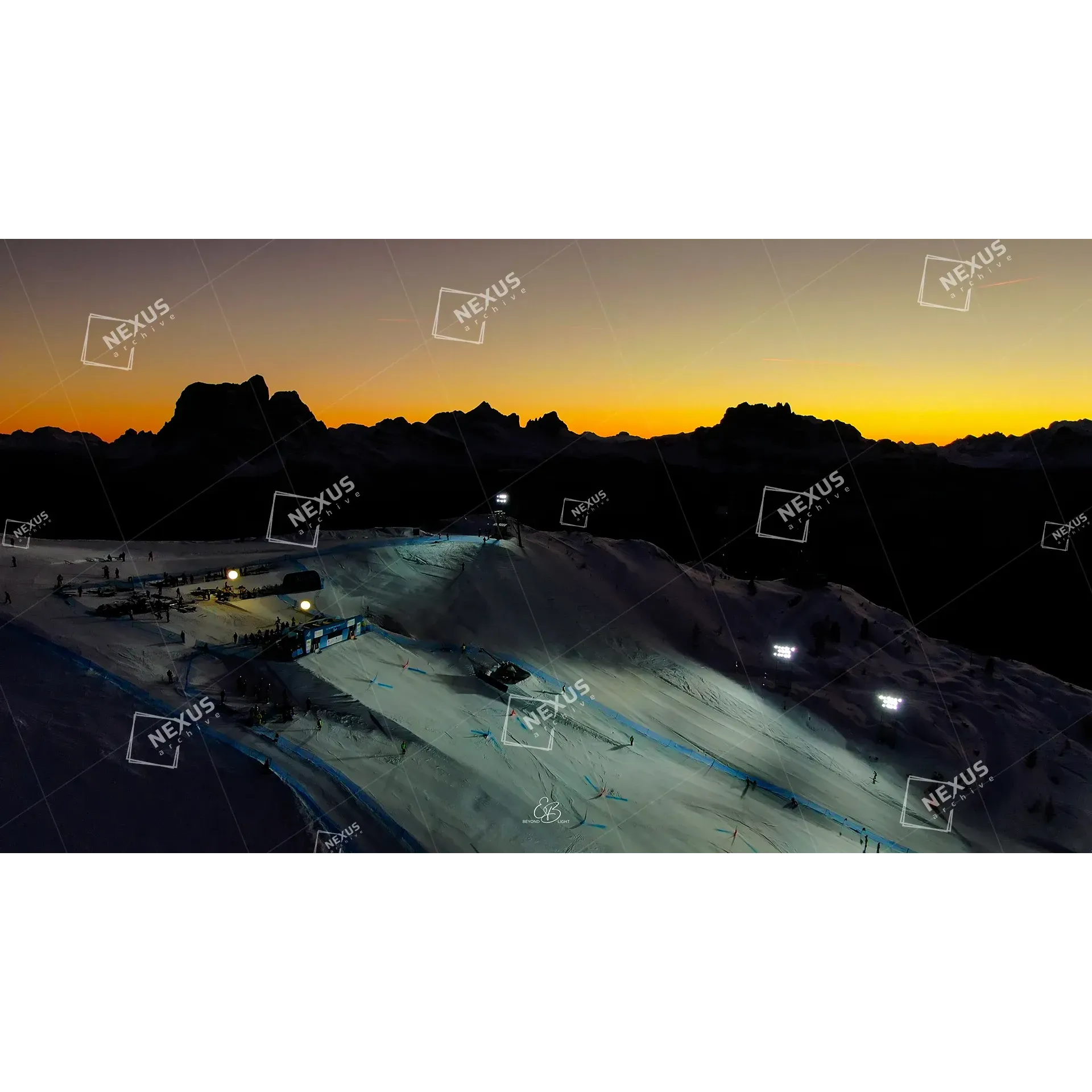 L'Arena tra le Ombre: La Pista del Faloria e l'Ultimo Fuoco del Tramonto
