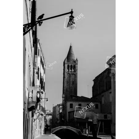 Sguardi in Alto – Geometrie Veneziane in Bianco e Nero