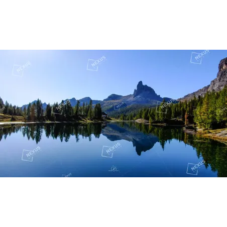 Lo Specchio del Tempo: Il Becco di Mezzodì al Lago Federa