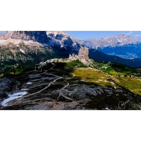 Scultura di Luce: Le Cinque Torri dall'Alto